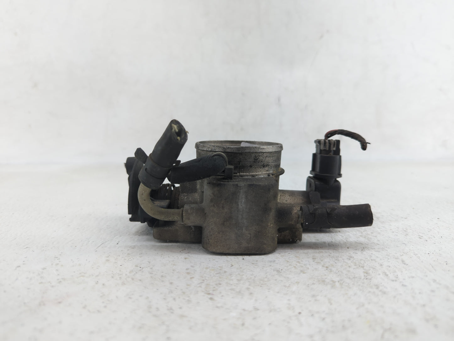 2005-2008 Ford Escape Throttle Body P/N:5L8E-AF F5RF-98989 Fits Fits 2005 2006 2007 2008 OEM Used Auto Parts - Oemusedautopa