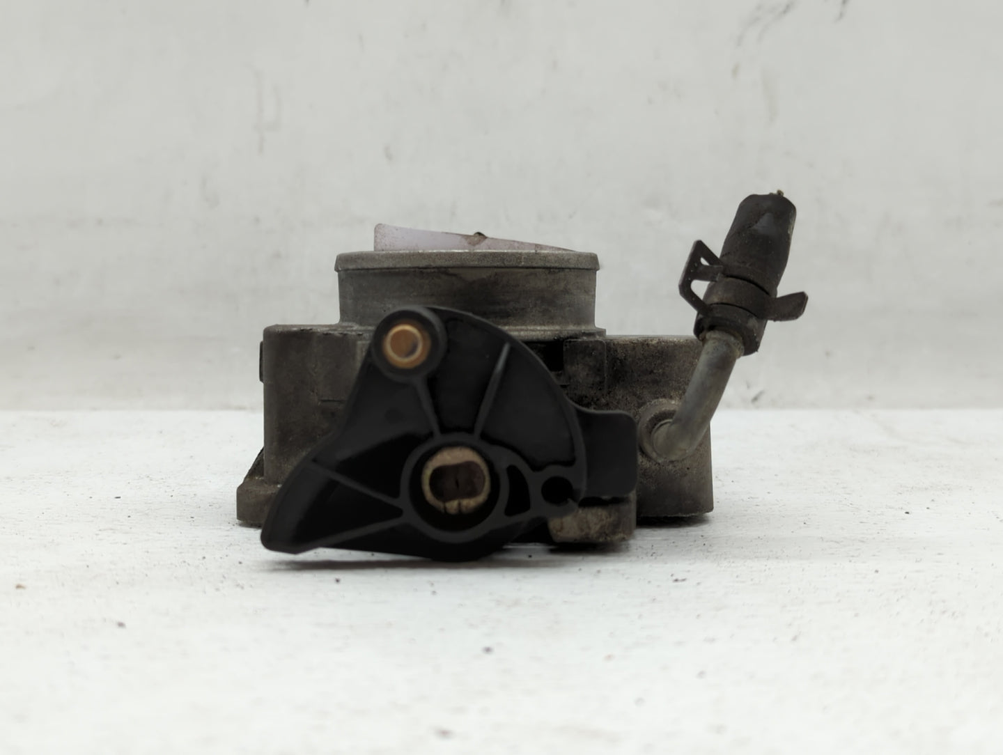 2005-2008 Ford Escape Throttle Body P/N:5L8E-AF F5RF-98989 Fits Fits 2005 2006 2007 2008 OEM Used Auto Parts - Oemusedautopa