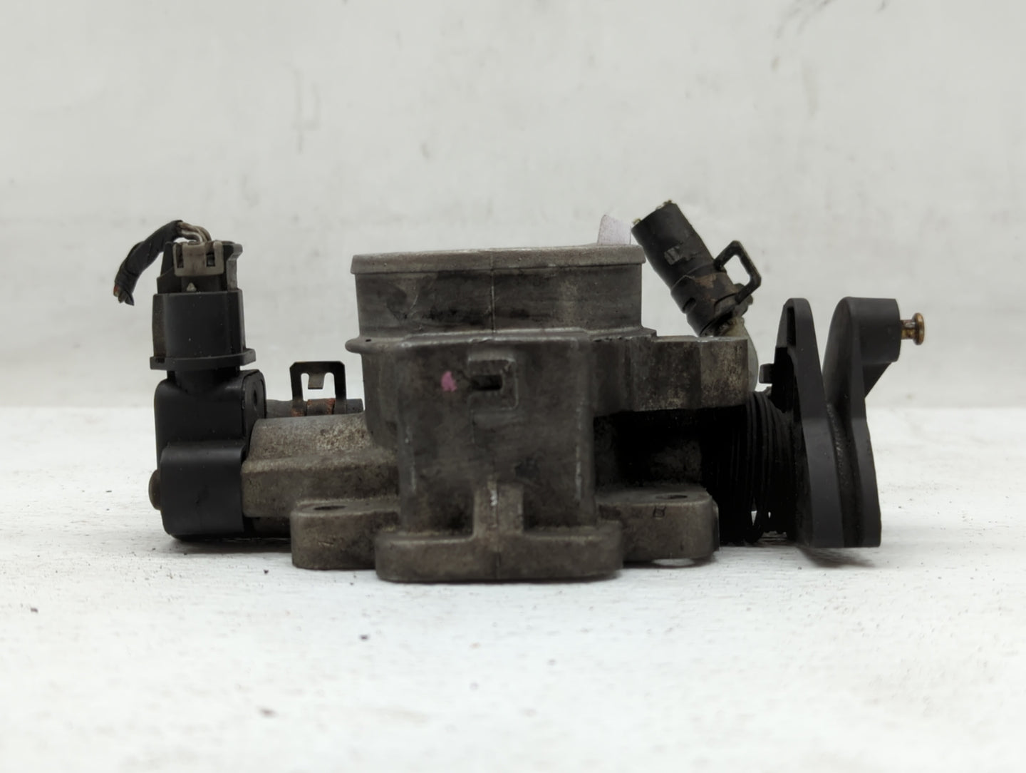 2005-2008 Ford Escape Throttle Body P/N:5L8E-AF F5RF-98989 Fits Fits 2005 2006 2007 2008 OEM Used Auto Parts - Oemusedautopa