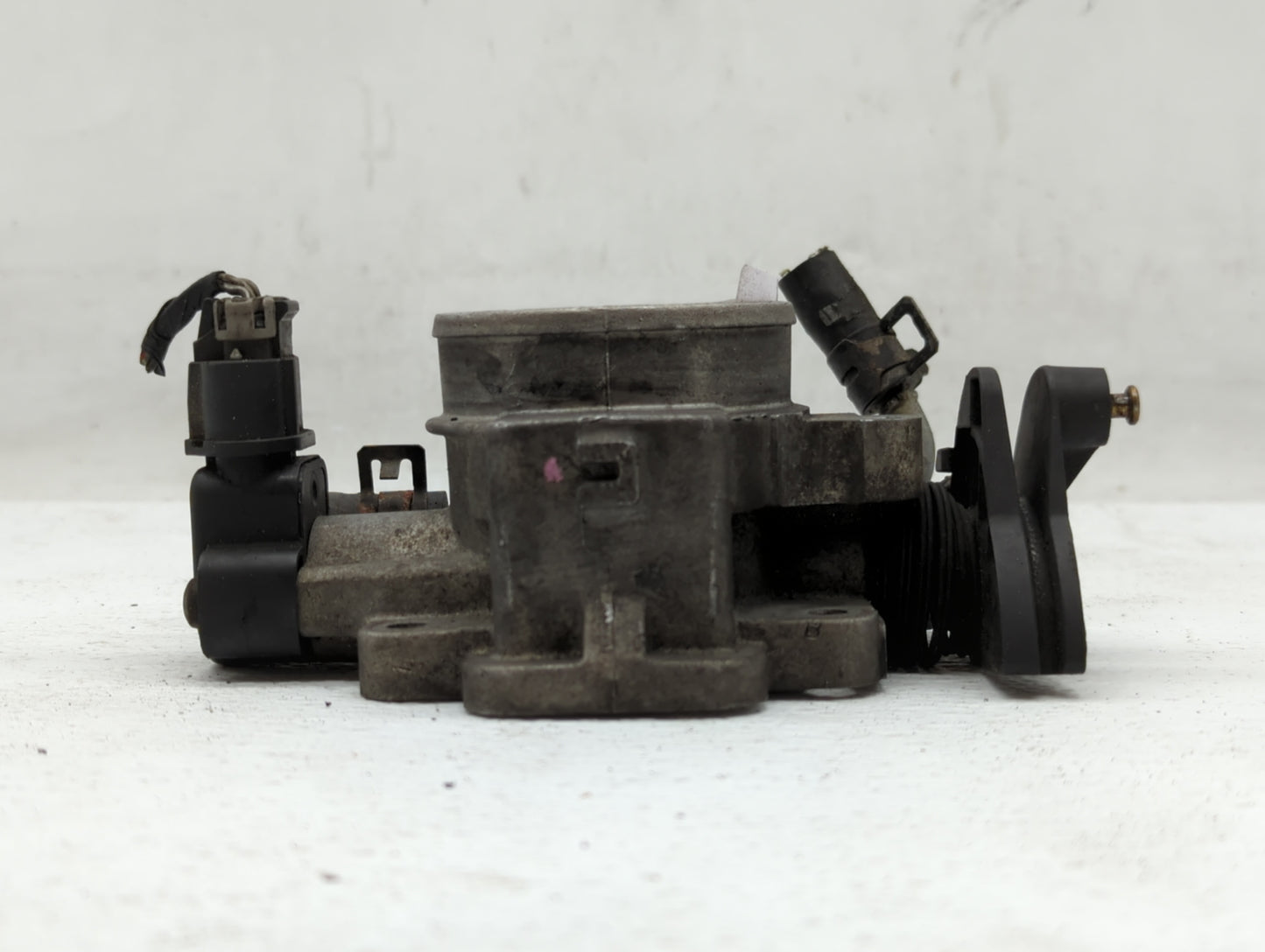 2005-2008 Ford Escape Throttle Body P/N:5L8E-AF F5RF-98989 Fits Fits 2005 2006 2007 2008 OEM Used Auto Parts - Oemusedautopa
