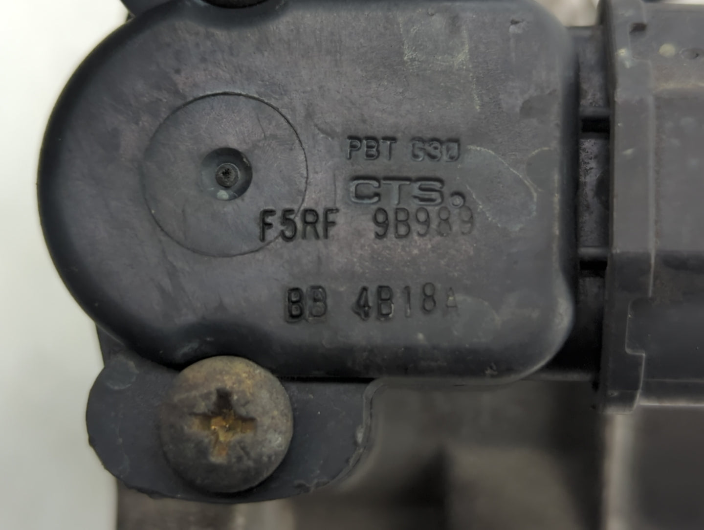 2005-2008 Ford Escape Throttle Body P/N:F5RF 9B989 BB Fits Fits 2005 2006 2007 2008 OEM Used Auto Parts - Oemusedautoparts1.