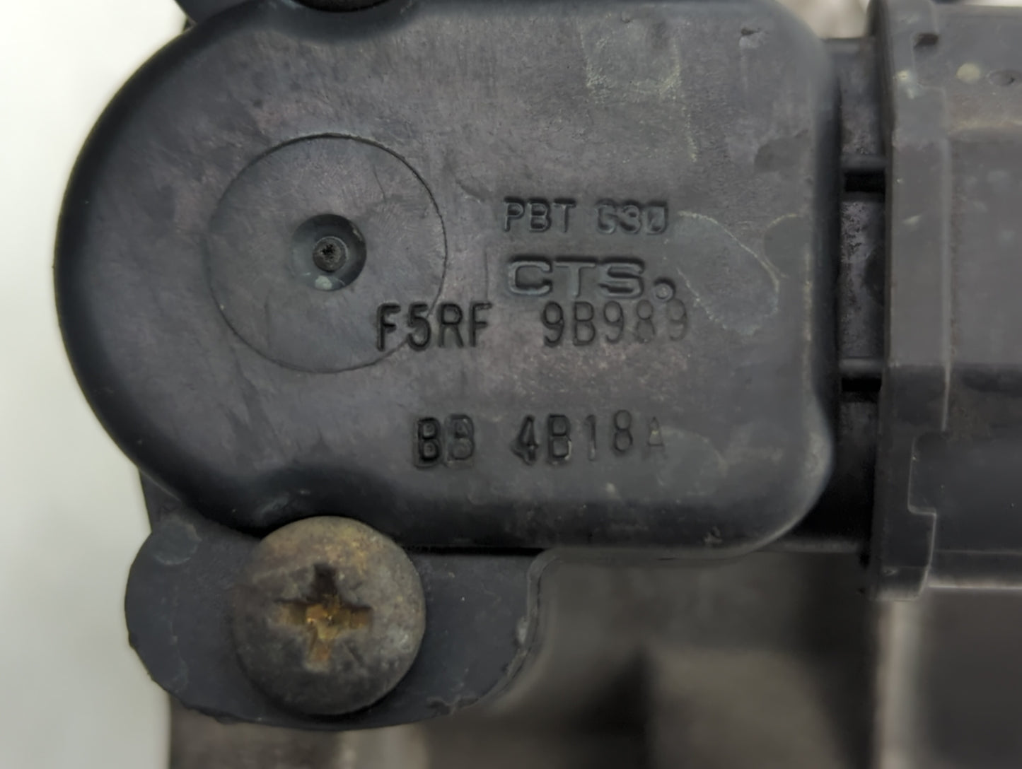 2005-2008 Ford Escape Throttle Body P/N:F5RF 9B989 BB Fits Fits 2005 2006 2007 2008 OEM Used Auto Parts - Oemusedautoparts1.