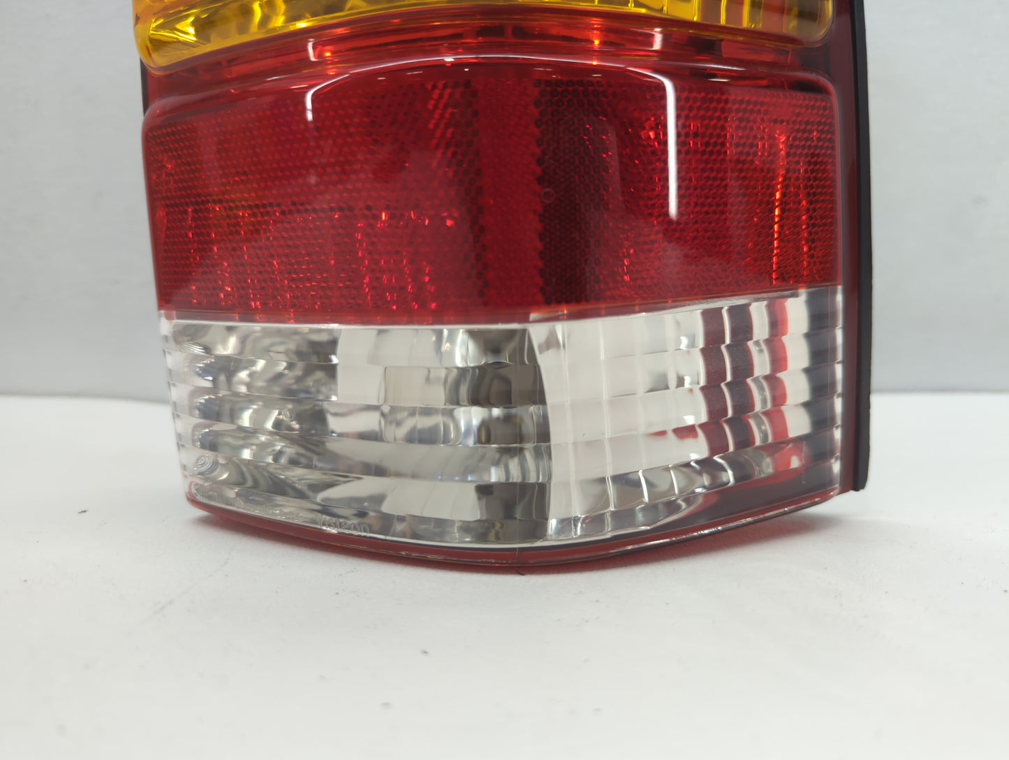 2001-2007 Ford Escape Tail Light Assembly Passenger Right OEM P/N:4L84-13B504-D Fits Fits 2001 2002 2003 2004 2005 2006 2007