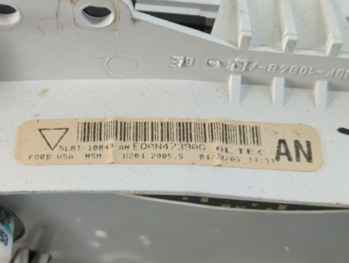 2005-2007 Ford Escape Instrument Cluster Speedometer Gauges P/N:5L8T-10849-AN Fits Fits 2005 2006 2007 OEM Used Auto Parts -