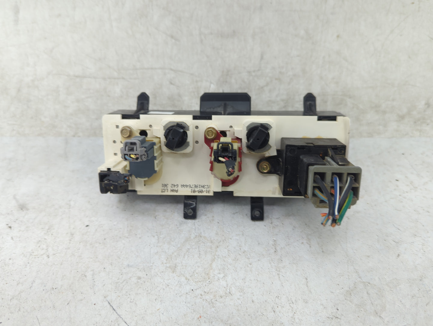 2000-2005 Ford Excursion Climate Control Module Temperature AC/Heater Replacement P/N:YC3H19E764AA Fits OEM Used Auto Parts 