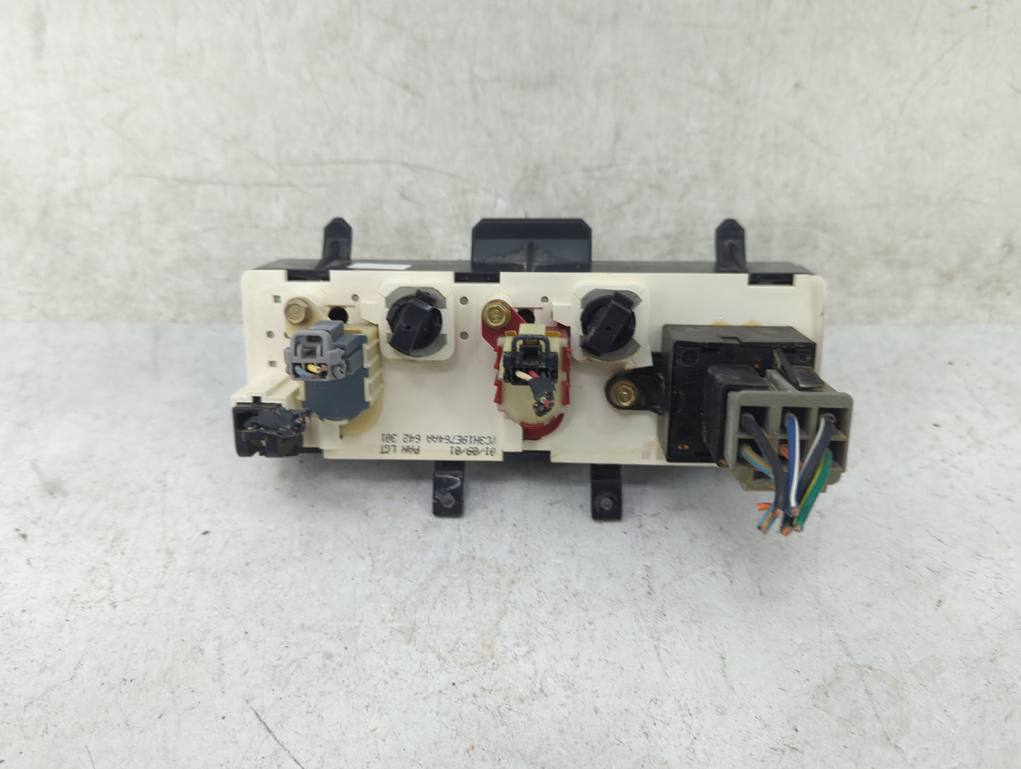 2000-2005 Ford Excursion Climate Control Module Temperature AC/Heater Replacement P/N:YC3H19E764AA Fits OEM Used Auto Parts 