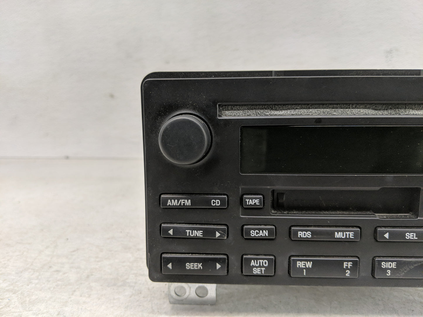 2005 Ford Expedition Radio AM FM Cd Player Receiver Replacement P/N:4L1T-18C868-AB Fits OEM Used Auto Parts - Oemusedautopar
