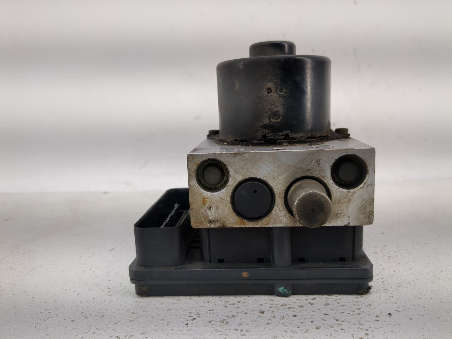 2005 Ford Expedition ABS Pump Control Module Replacement P/N:5L14-2C346-AF Fits OEM Used Auto Parts - Oemusedautoparts1.com