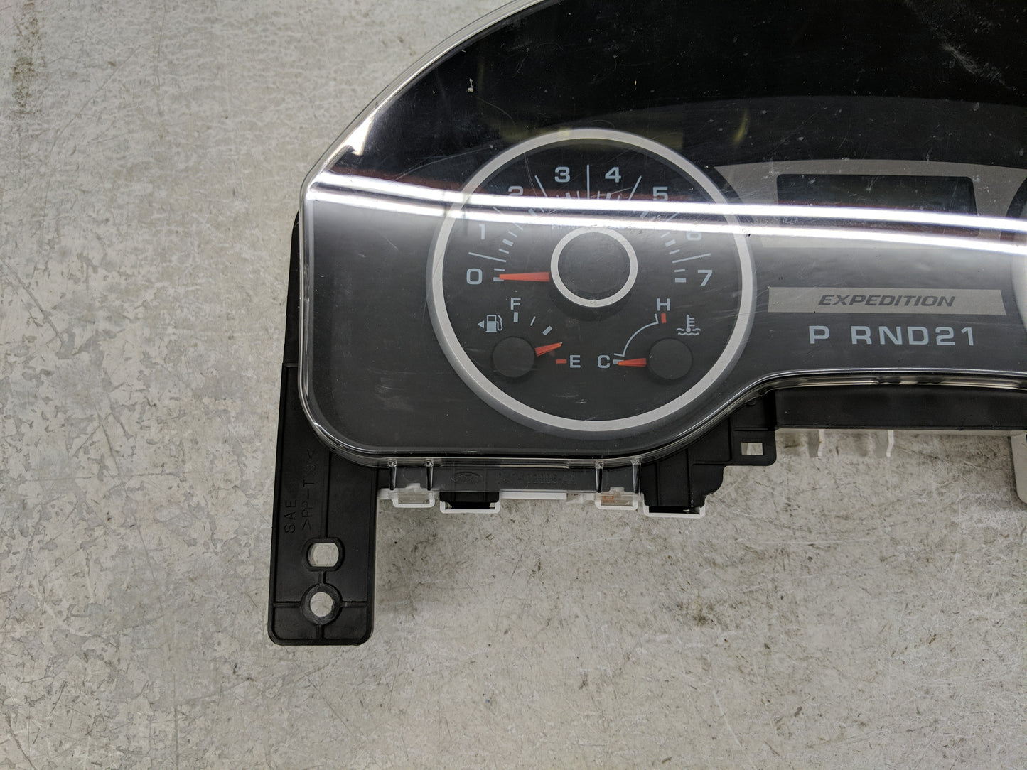 2005 Ford Expedition Instrument Cluster Speedometer Gauges P/N:EL1H-10B885-AA Fits OEM Used Auto Parts - Oemusedautoparts1.c