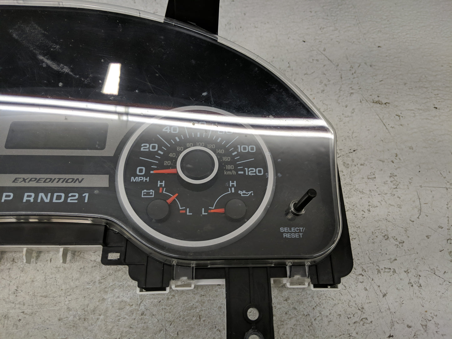 2005 Ford Expedition Instrument Cluster Speedometer Gauges P/N:EL1H-10B885-AA Fits OEM Used Auto Parts - Oemusedautoparts1.c