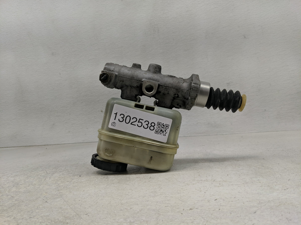 2002-2006 Ford Expedition Brake Master Cylinder 1302538 - Oemusedautoparts1.com