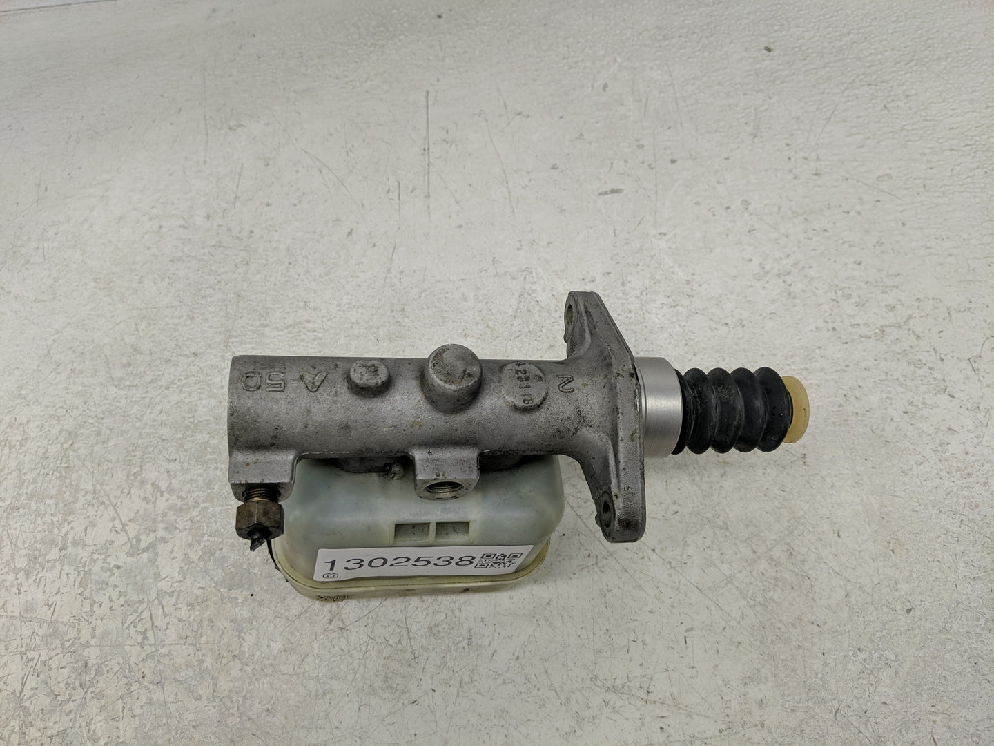 2002-2006 Ford Expedition Brake Master Cylinder - Oemusedautoparts1.com