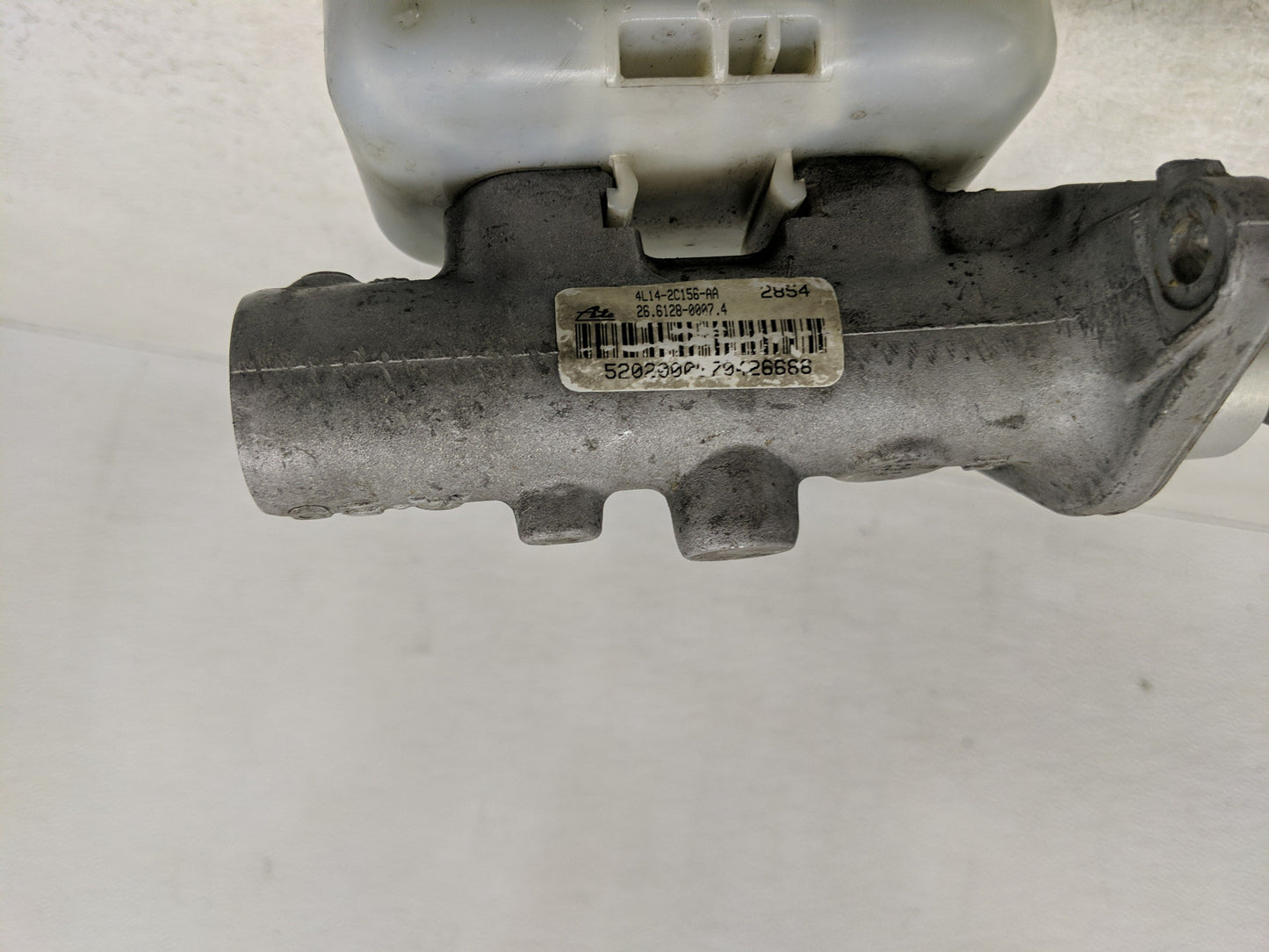 2002-2006 Ford Expedition Brake Master Cylinder 1302538 - Oemusedautoparts1.com