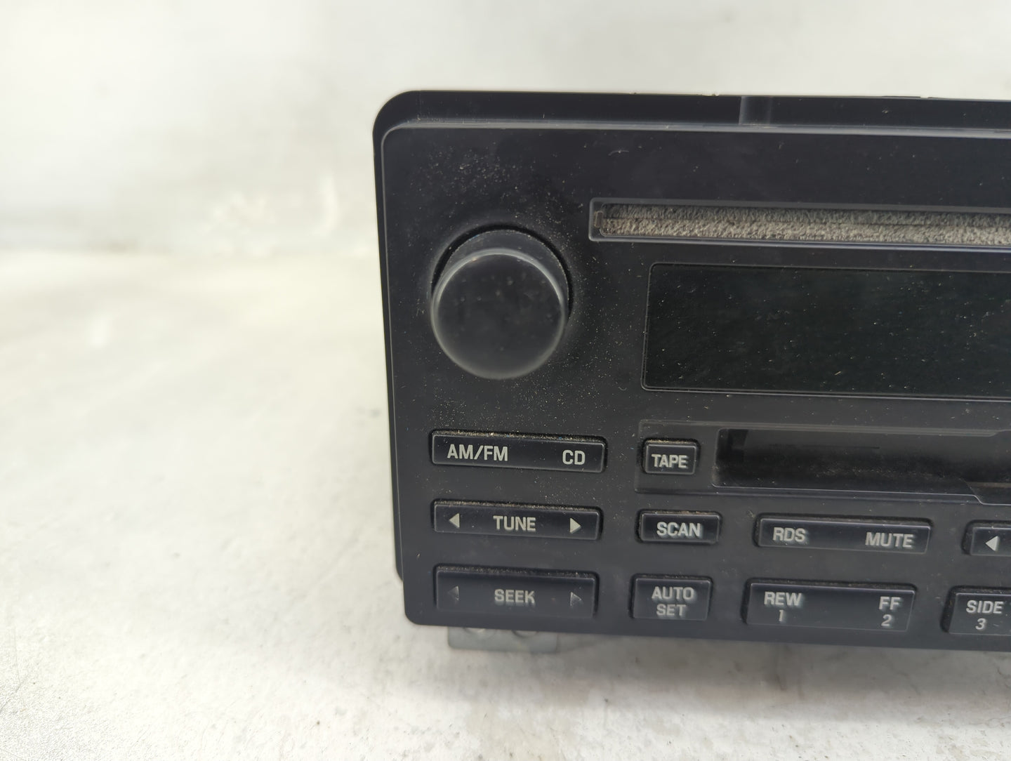 2005 Ford Expedition Radio AM FM Cd Player Receiver Replacement P/N:4L1T-18C868-AB Fits OEM Used Auto Parts - Oemusedautopar