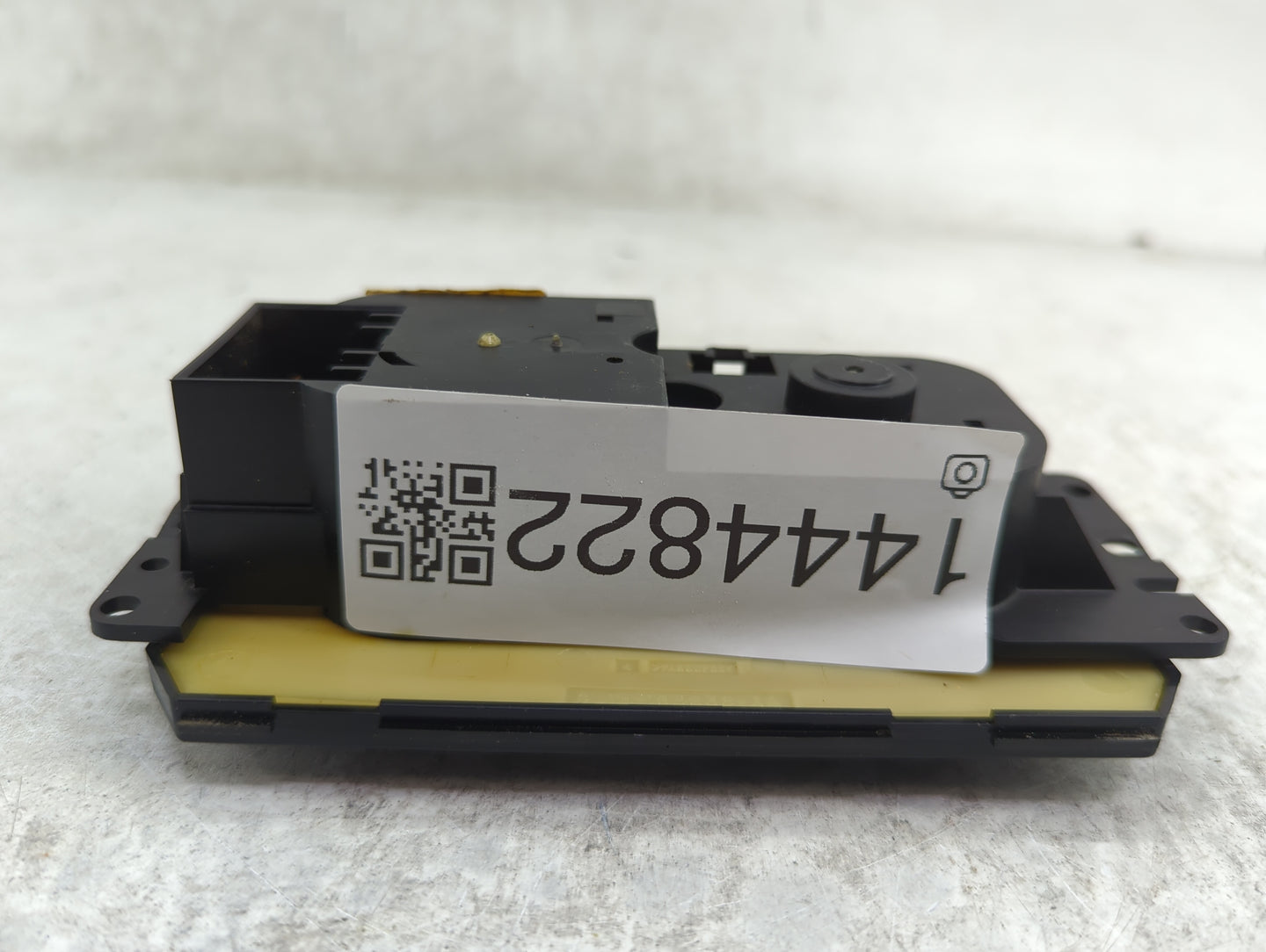 2005 Ford Expedition Climate Control Module Temperature AC/Heater Replacement Fits OEM Used Auto Parts - Oemusedautoparts1.c