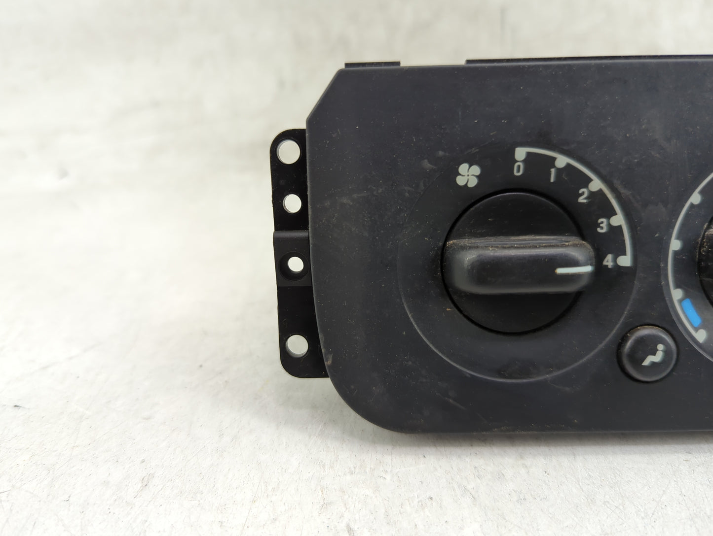 2005 Ford Expedition Climate Control Module Temperature AC/Heater Replacement Fits OEM Used Auto Parts - Oemusedautoparts1.c