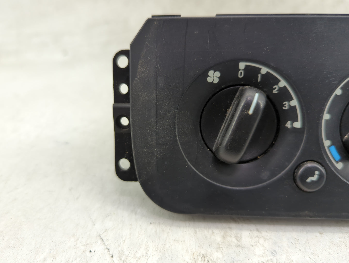 2005 Ford Expedition Climate Control Module Temperature AC/Heater Replacement P/N:7H2H-19E764-AC Fits OEM Used Auto Parts - 