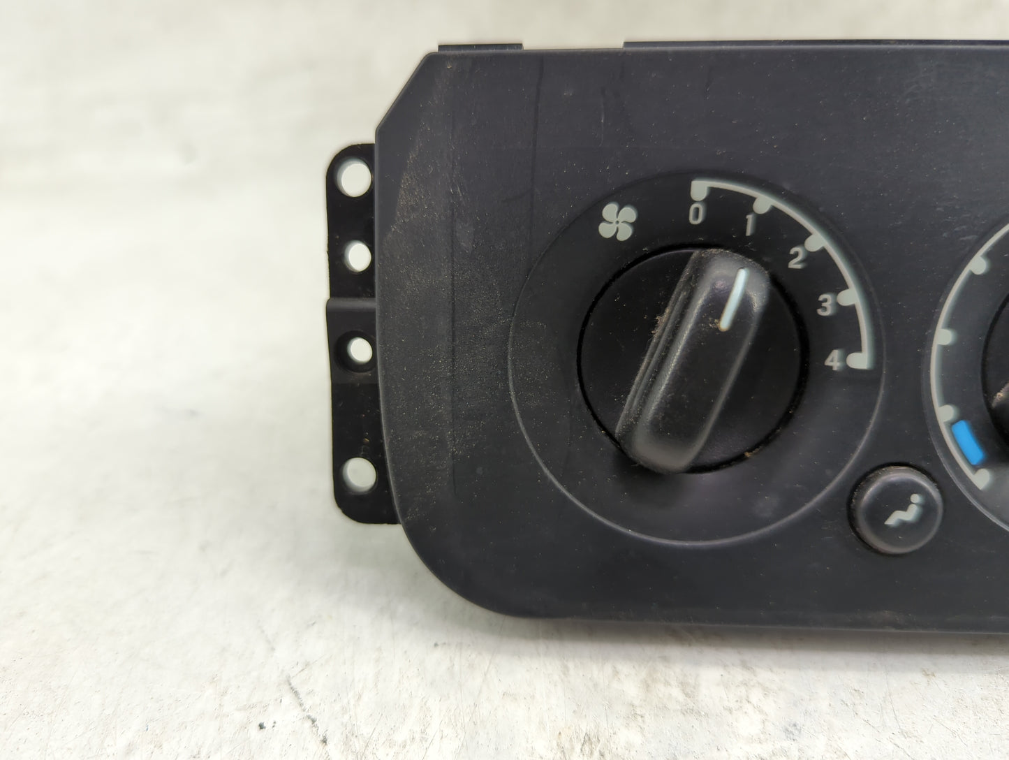 2005 Ford Expedition Climate Control Module Temperature AC/Heater Replacement P/N:7H2H-19E764-AC Fits OEM Used Auto Parts - 