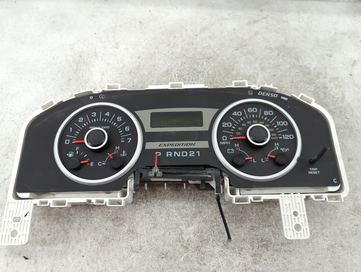 2005-2006 Ford Expedition Instrument Cluster Speedometer Gauges P/N:5L1T-10849-DL TN257420-5018 Miles: Fits Fits 2005 2006 O