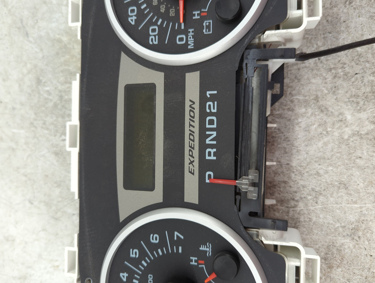 2005-2006 Ford Expedition Instrument Cluster Speedometer Gauges P/N:5L1T-10849-DL TN257420-5018 Miles: Fits Fits 2005 2006 O