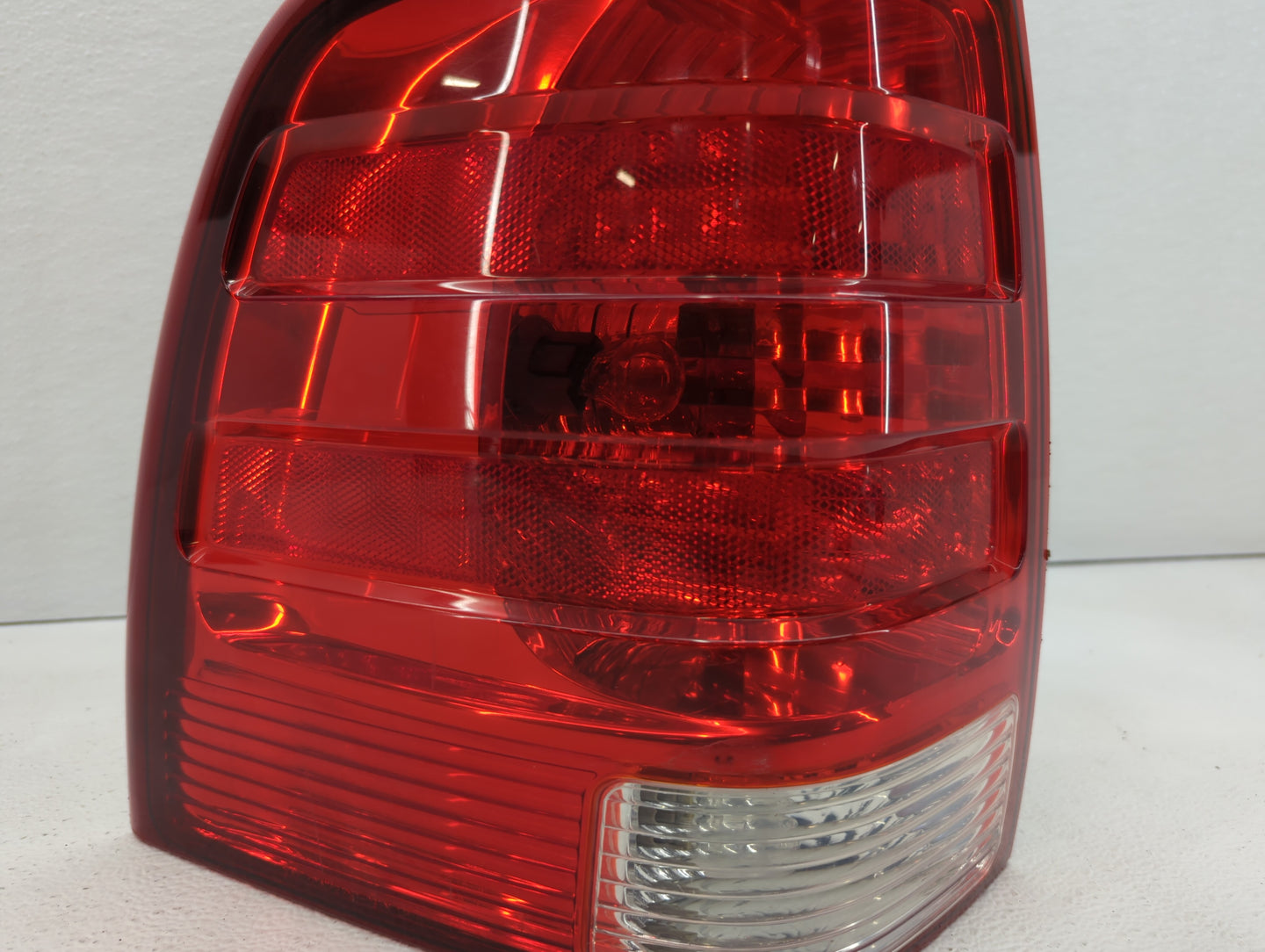 2005 Ford Expedition Tail Light Assembly Driver Left OEM P/N:2LIX-13B505-A Fits OEM Used Auto Parts - Oemusedautoparts1.com