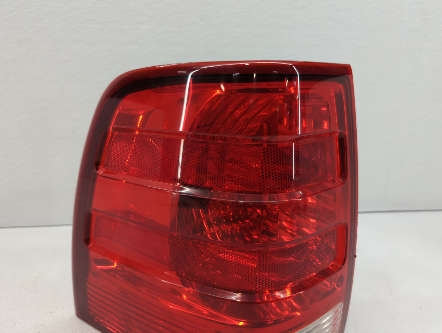 2005 Ford Expedition Tail Light Assembly Driver Left OEM P/N:2LIX-13B505-A Fits OEM Used Auto Parts - Oemusedautoparts1.com