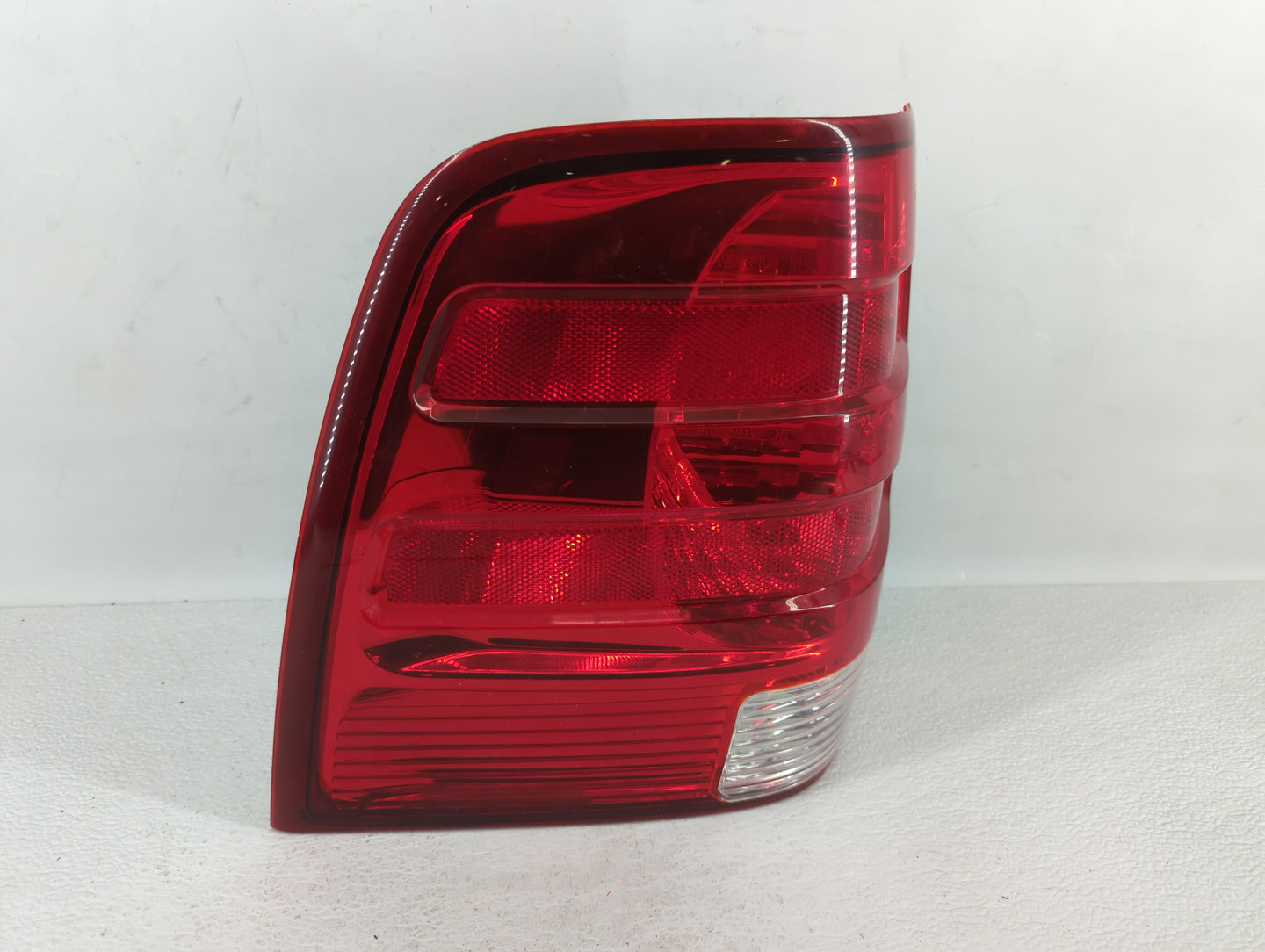 2005 Ford Expedition Tail Light Assembly Driver Left OEM P/N:2LIX-13B505-A Fits OEM Used Auto Parts - Oemusedautoparts1.com