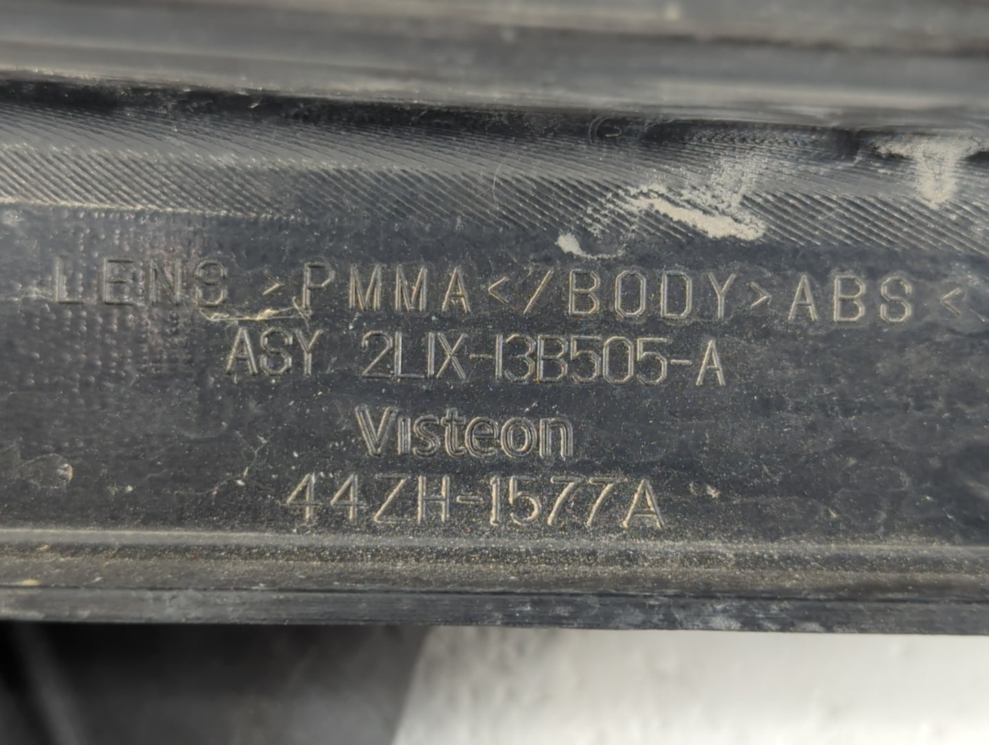 2005 Ford Expedition Tail Light Assembly Driver Left OEM P/N:44ZH-1577A Fits OEM Used Auto Parts - Oemusedautoparts1.com