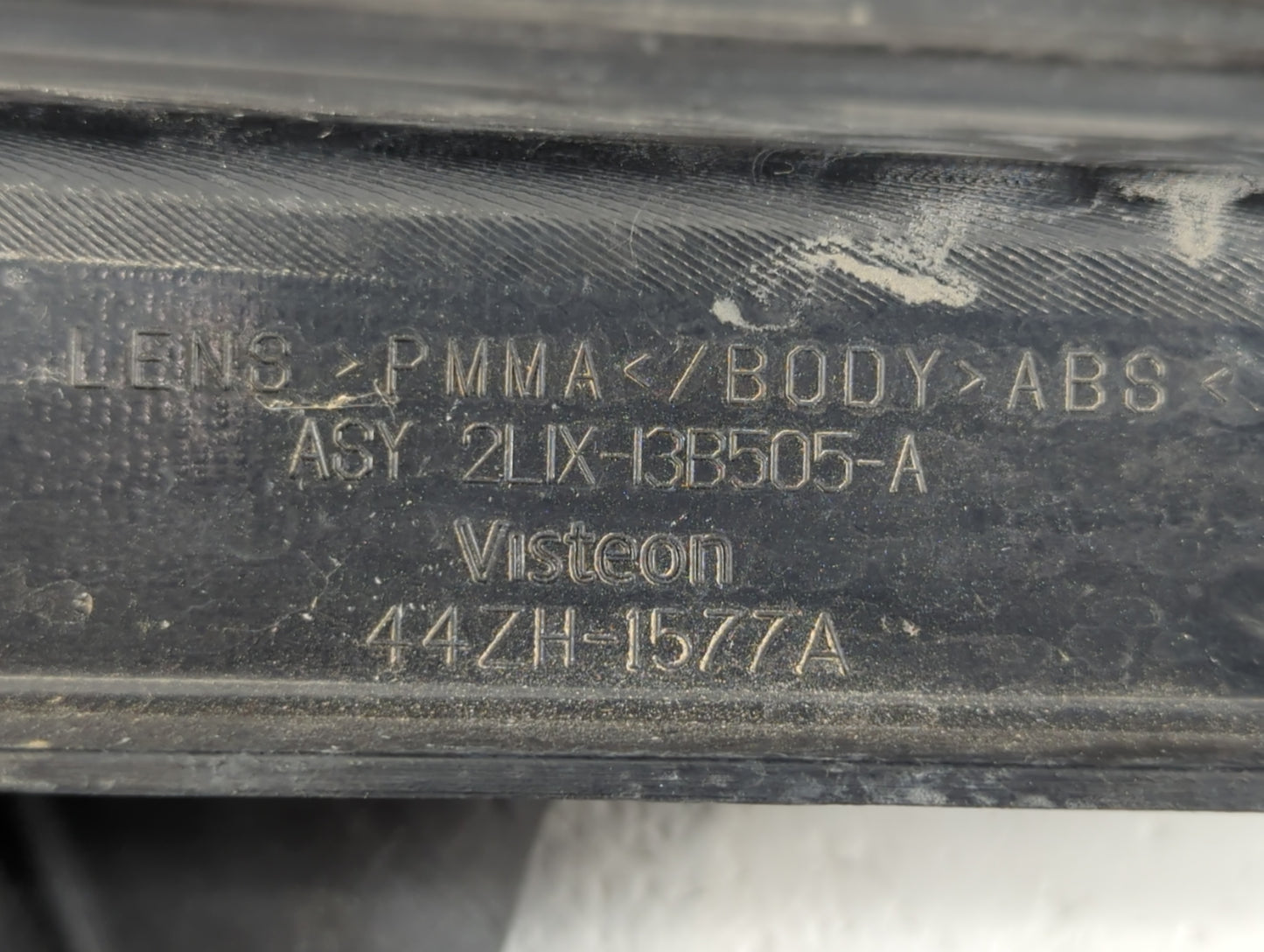 2005 Ford Expedition Tail Light Assembly Driver Left OEM P/N:44ZH-1577A Fits OEM Used Auto Parts - Oemusedautoparts1.com