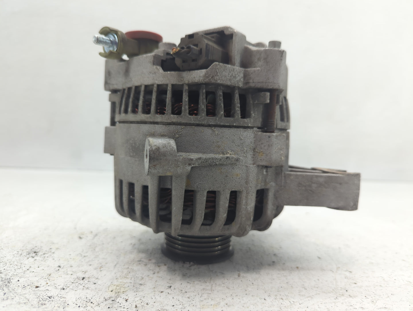 2005 Ford Expedition Alternator Replacement Generator Charging Assembly Engine OEM P/N:62116 6L7T-AA Fits OEM Used Auto Part