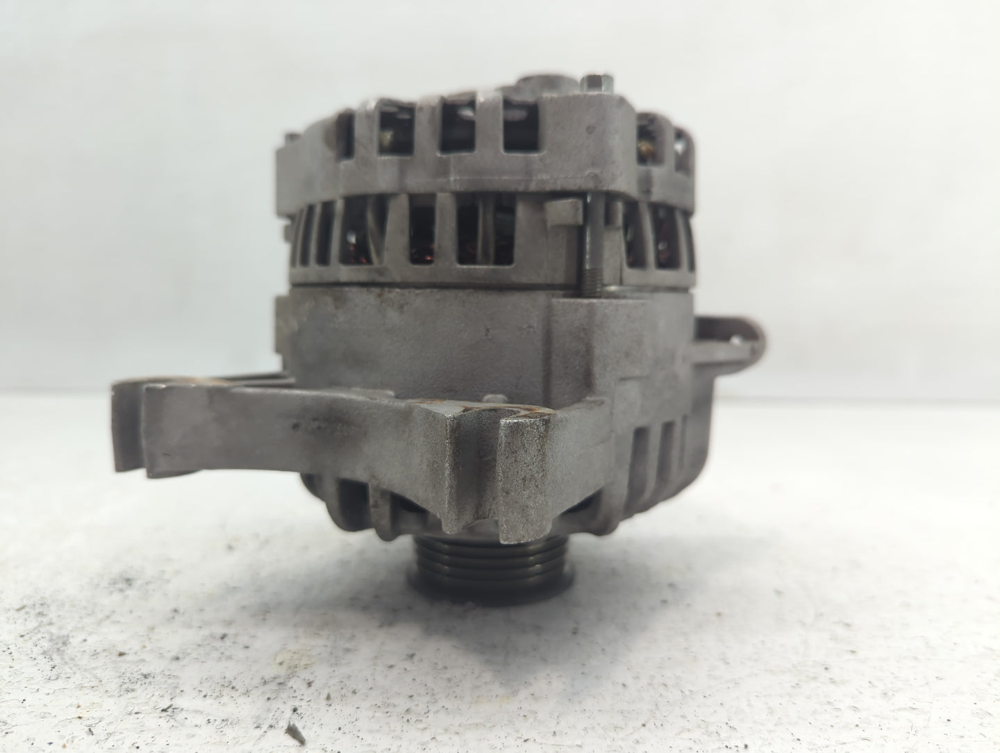 2005 Ford Expedition Alternator Replacement Generator Charging Assembly Engine OEM P/N:62116 6L7T-AA Fits OEM Used Auto Part
