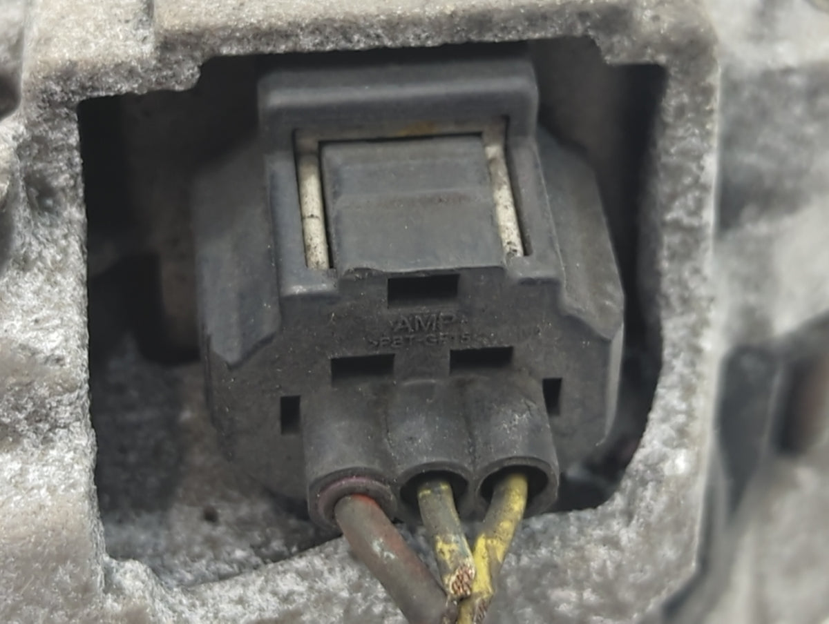 2005-2006 Ford Expedition Alternator Replacement Generator Charging Assembly Engine OEM Fits Fits 2005 2006 OEM Used Auto Pa