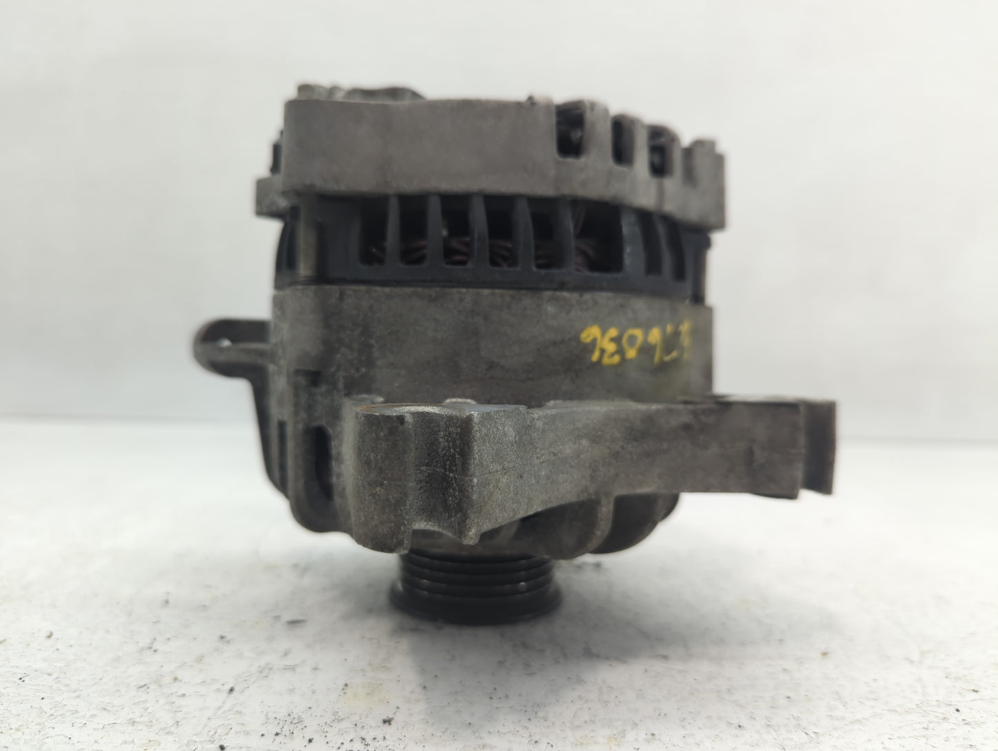 2005 Ford Expedition Alternator Replacement Generator Charging Assembly Engine OEM P/N:091618 5L7T-CB Fits OEM Used Auto Par