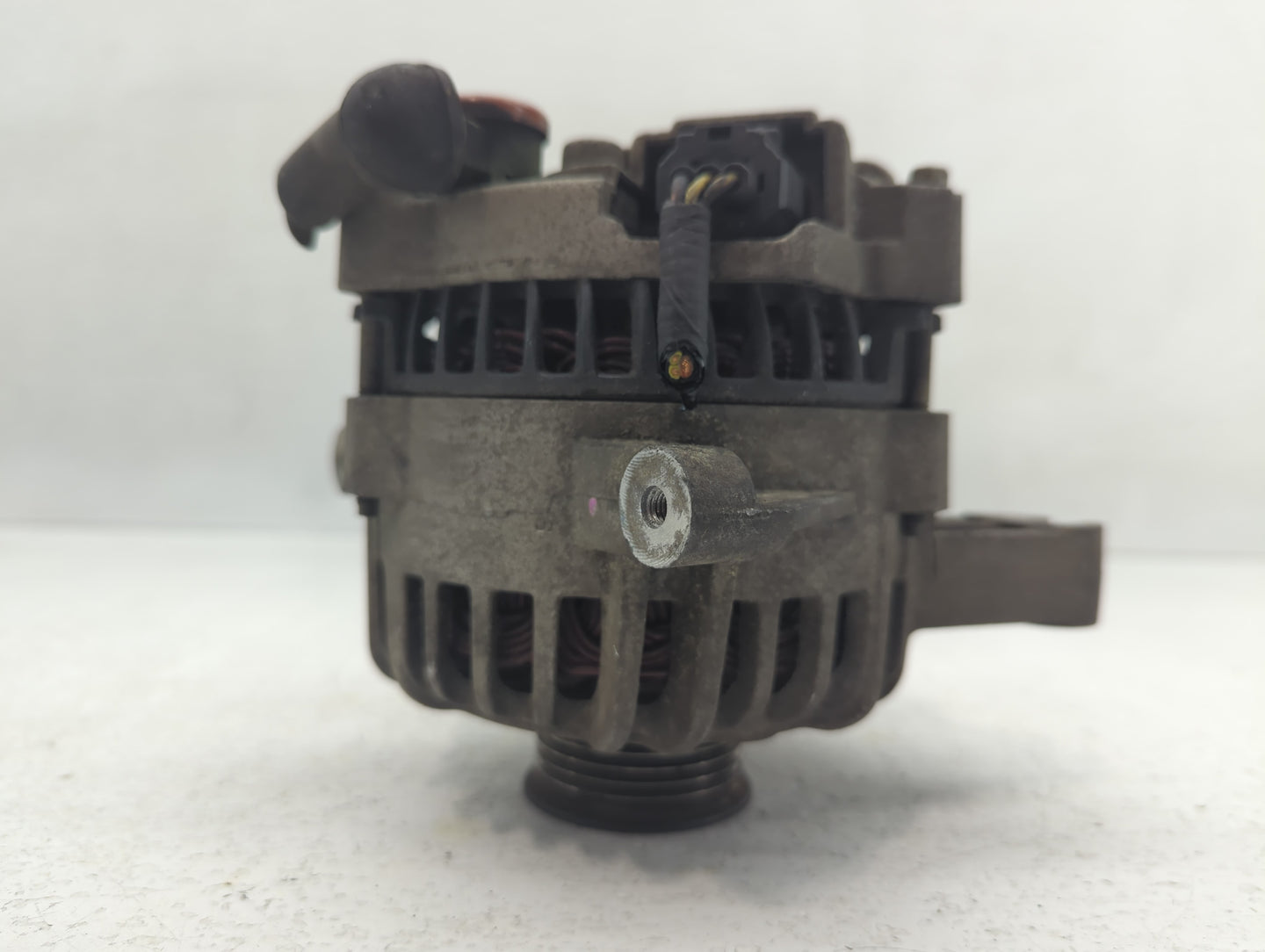 2005 Ford Expedition Alternator Replacement Generator Charging Assembly Engine OEM P/N:62116 6L7T-AA Fits OEM Used Auto Part