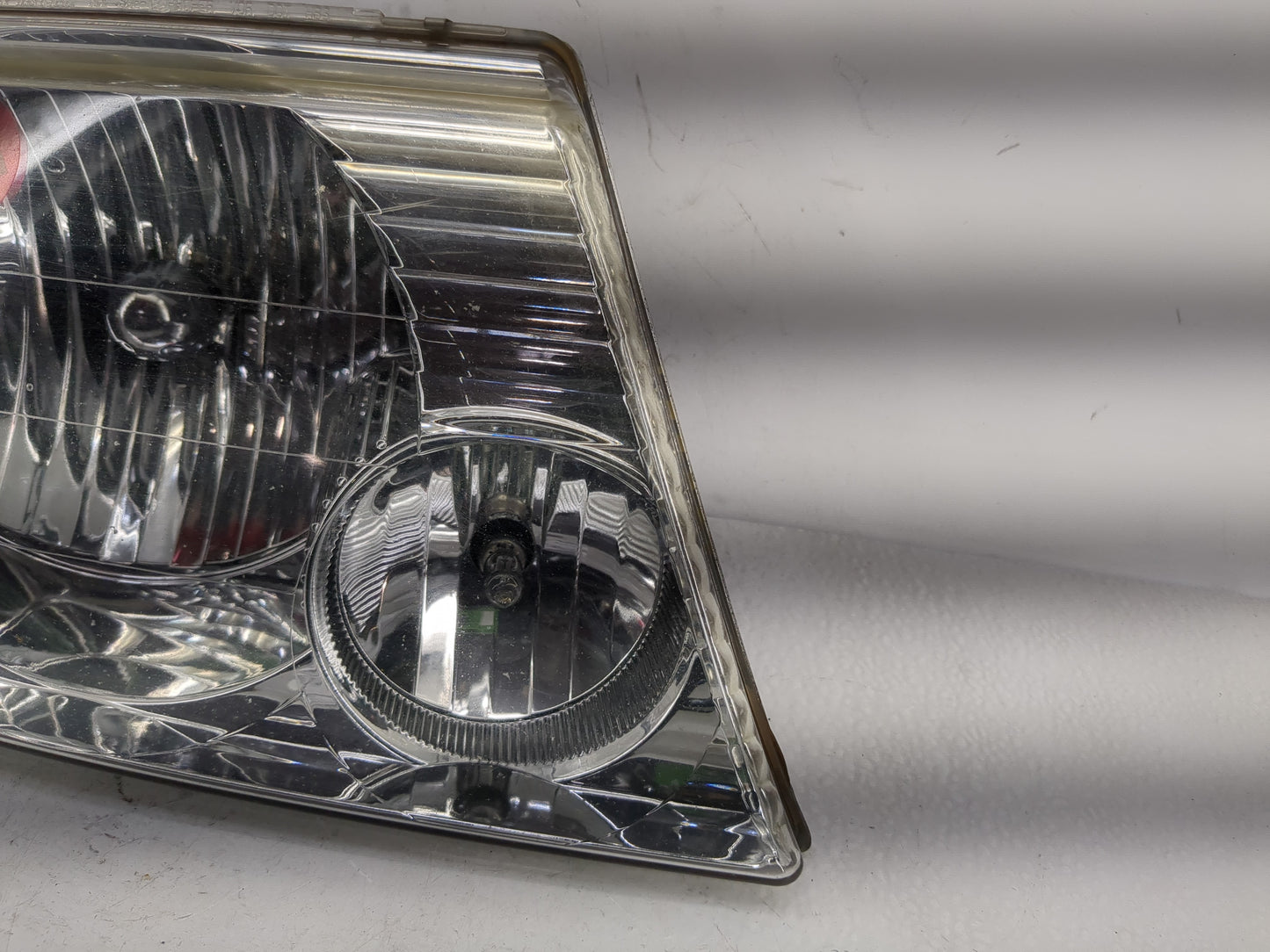 2002-2005 Ford Explorer Passenger Right Oem Head Light Headlight Lamp - Oemusedautoparts1.com