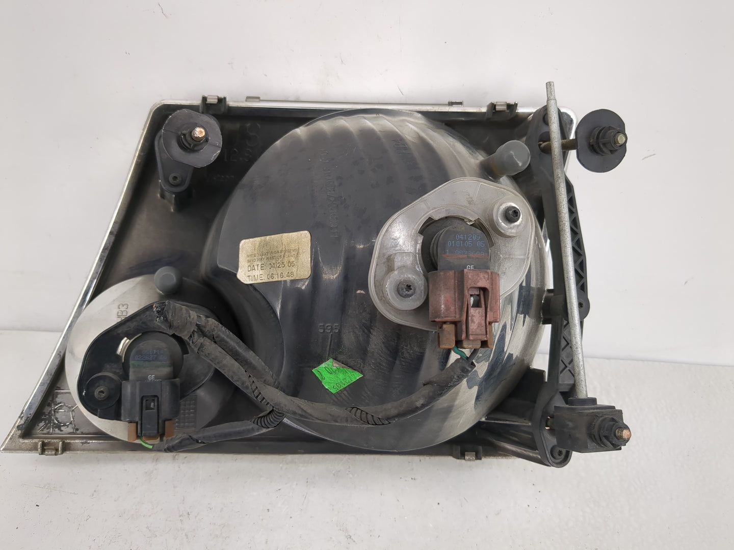 2002-2005 Ford Explorer Passenger Right Oem Head Light Headlight Lamp - Oemusedautoparts1.com