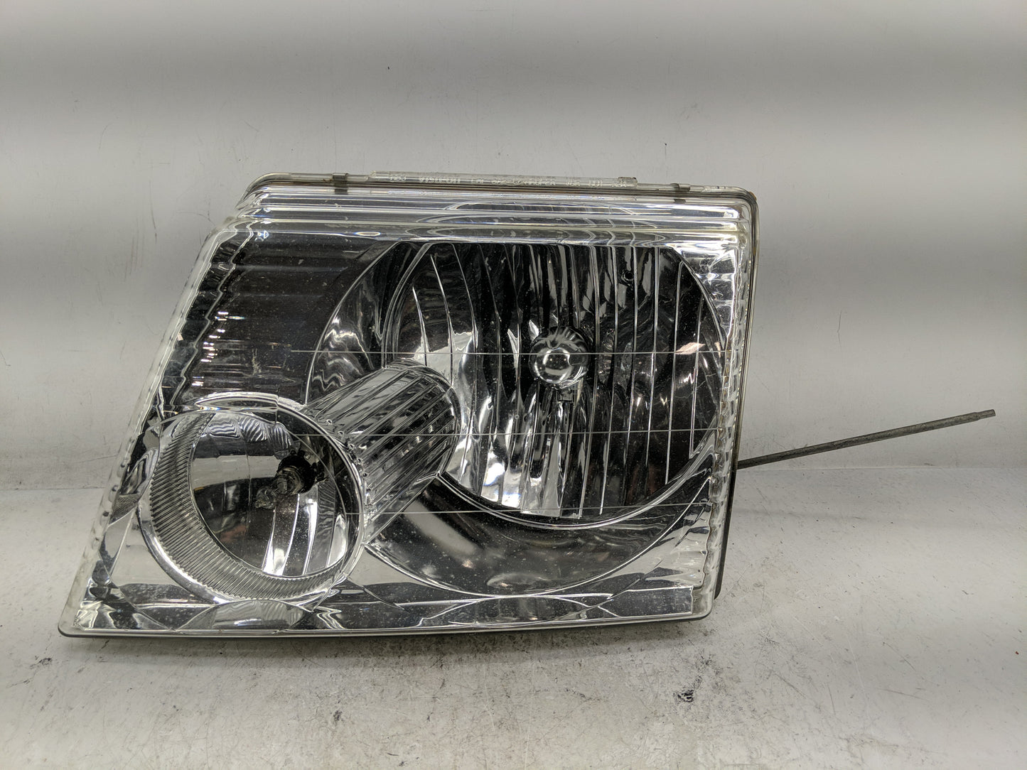 2002-2005 Ford Explorer Driver Left Oem Head Light Headlight Lamp - Oemusedautoparts1.com