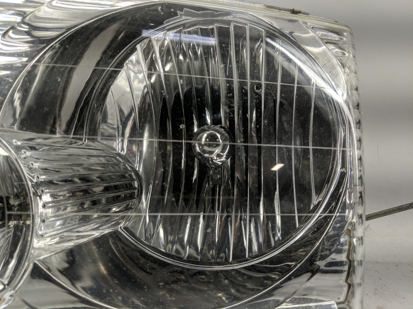 2002-2005 Ford Explorer Driver Left Oem Head Light Headlight Lamp - Oemusedautoparts1.com