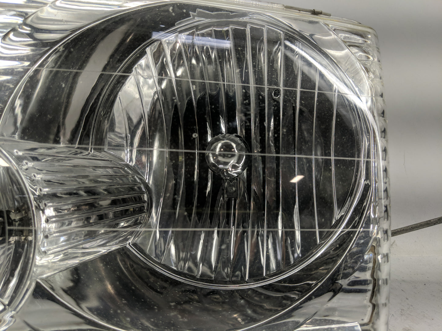 2002-2005 Ford Explorer Driver Left Oem Head Light Headlight Lamp - Oemusedautoparts1.com