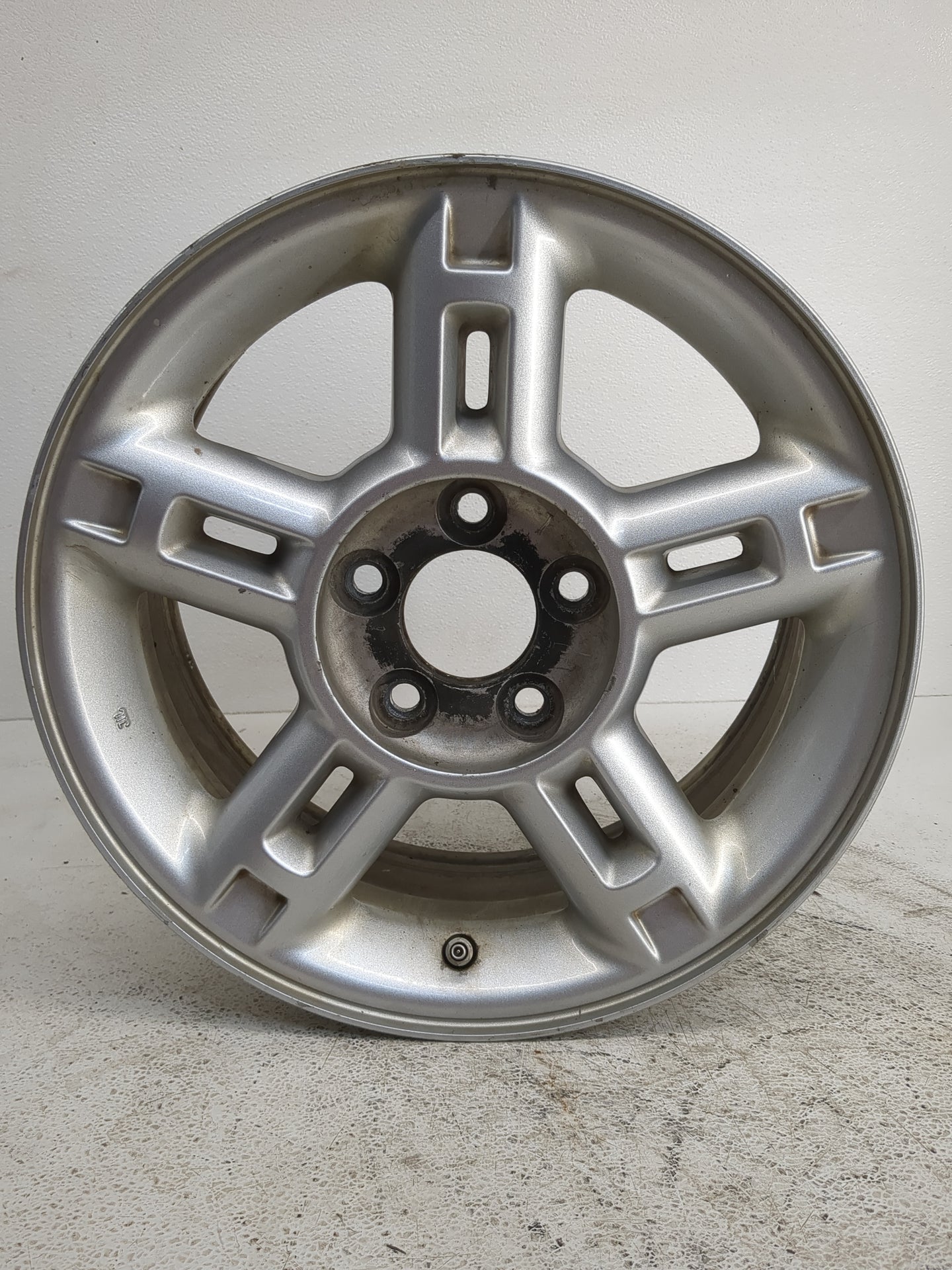 2004-2005 Ford Explorer Oem Wheel Rim - Oemusedautoparts1.com
