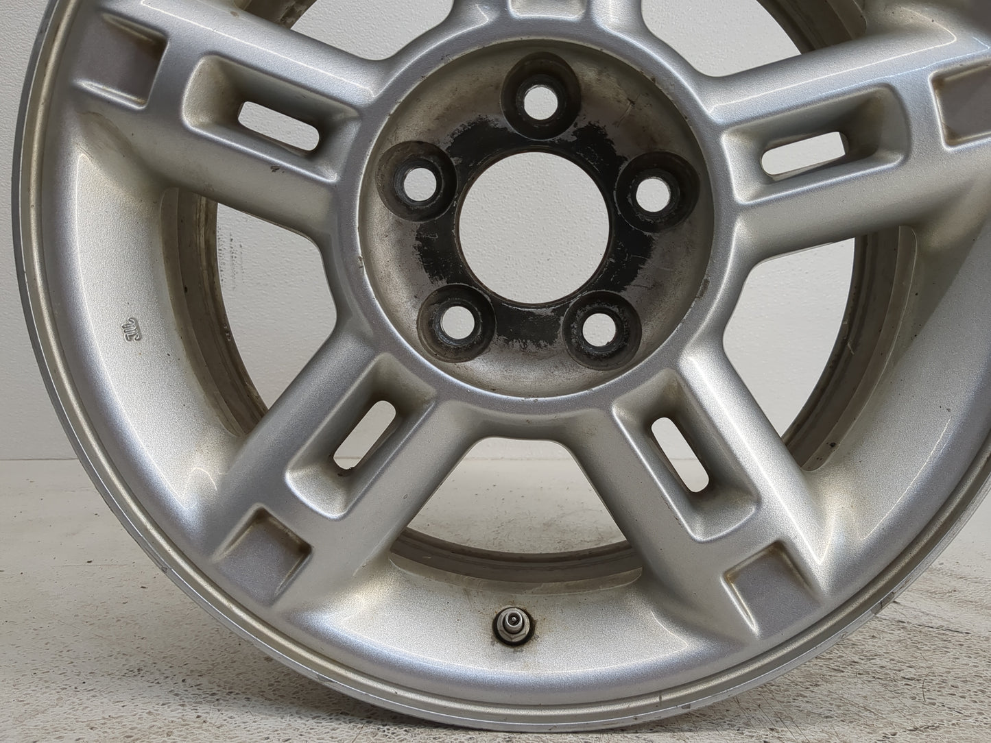 2004-2005 Ford Explorer Oem Wheel Rim - Oemusedautoparts1.com