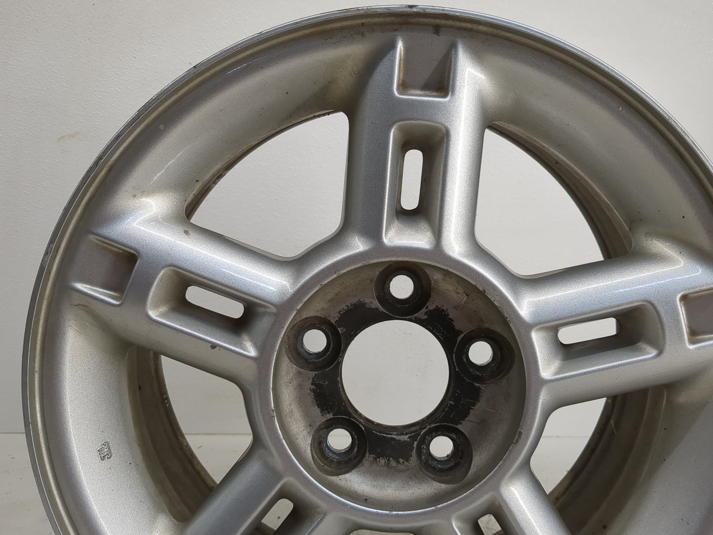 2004-2005 Ford Explorer Oem Wheel Rim - Oemusedautoparts1.com