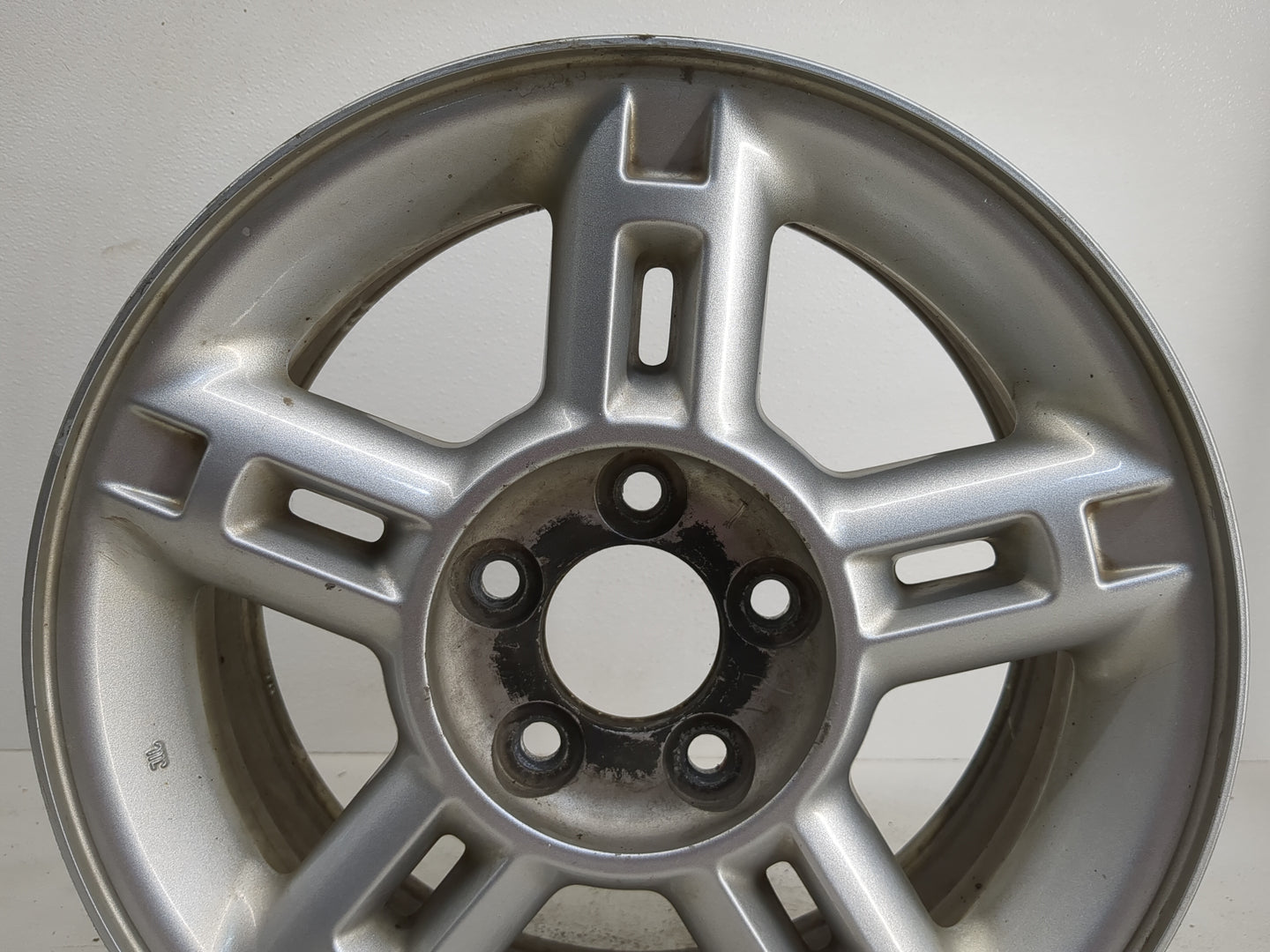 2004-2005 Ford Explorer Oem Wheel Rim - Oemusedautoparts1.com