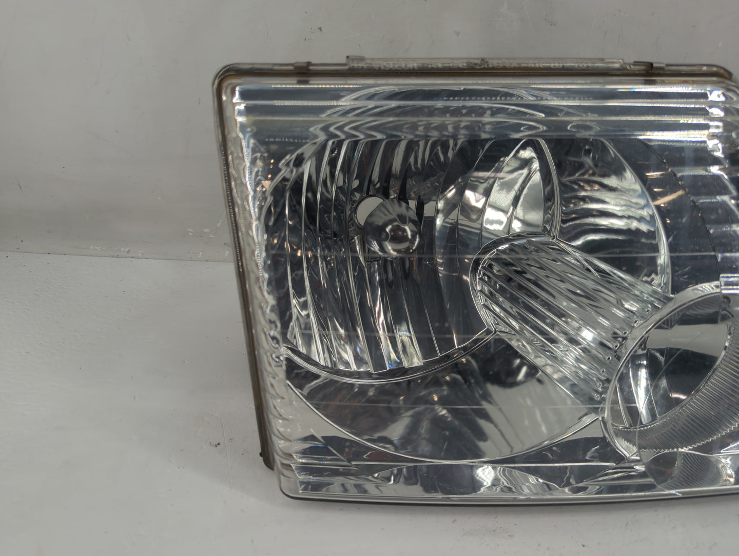 2002-2005 Ford Explorer Passenger Right Oem Head Light Headlight Lamp - Oemusedautoparts1.com