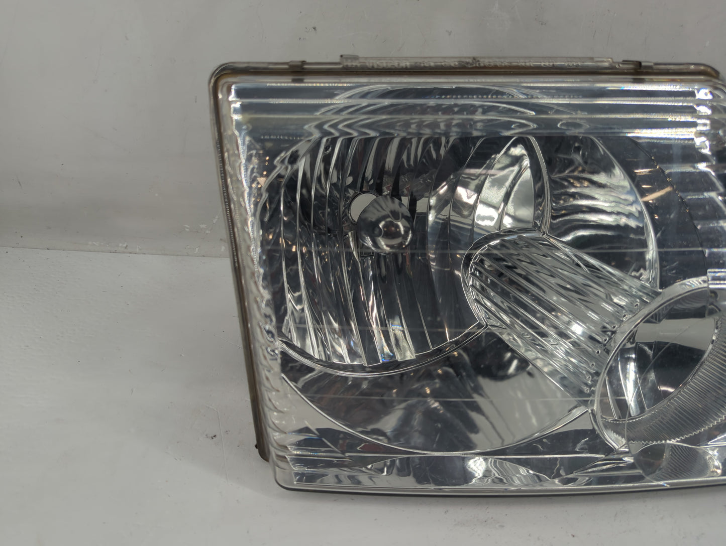 2002-2005 Ford Explorer Passenger Right Oem Head Light Headlight Lamp - Oemusedautoparts1.com