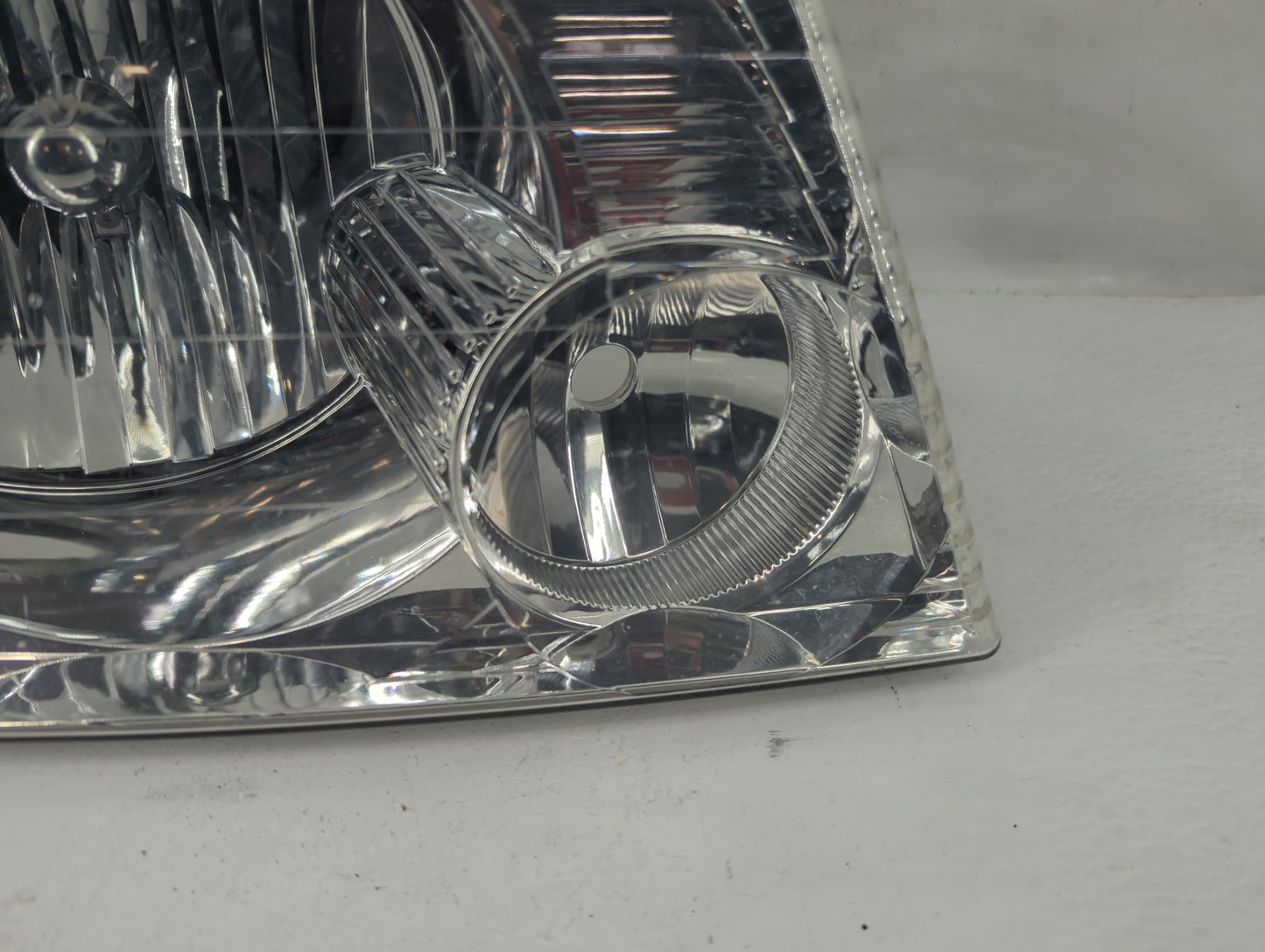 2002-2005 Ford Explorer Passenger Right Oem Head Light Headlight Lamp - Oemusedautoparts1.com