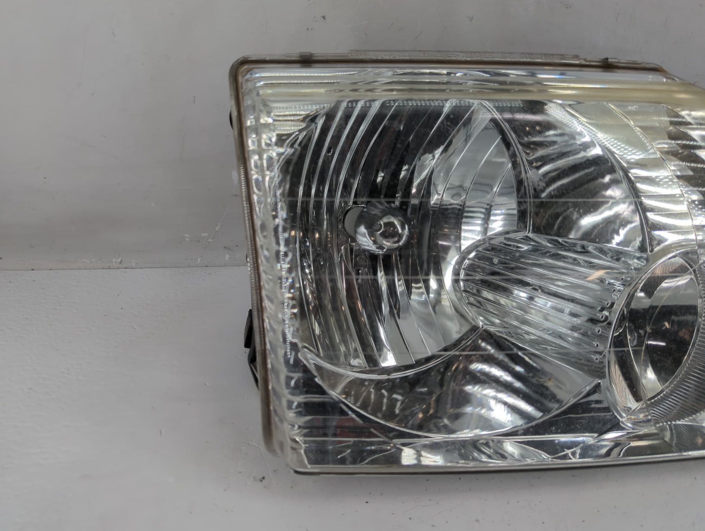 2002-2005 Ford Explorer Passenger Right Oem Head Light Headlight Lamp - Oemusedautoparts1.com