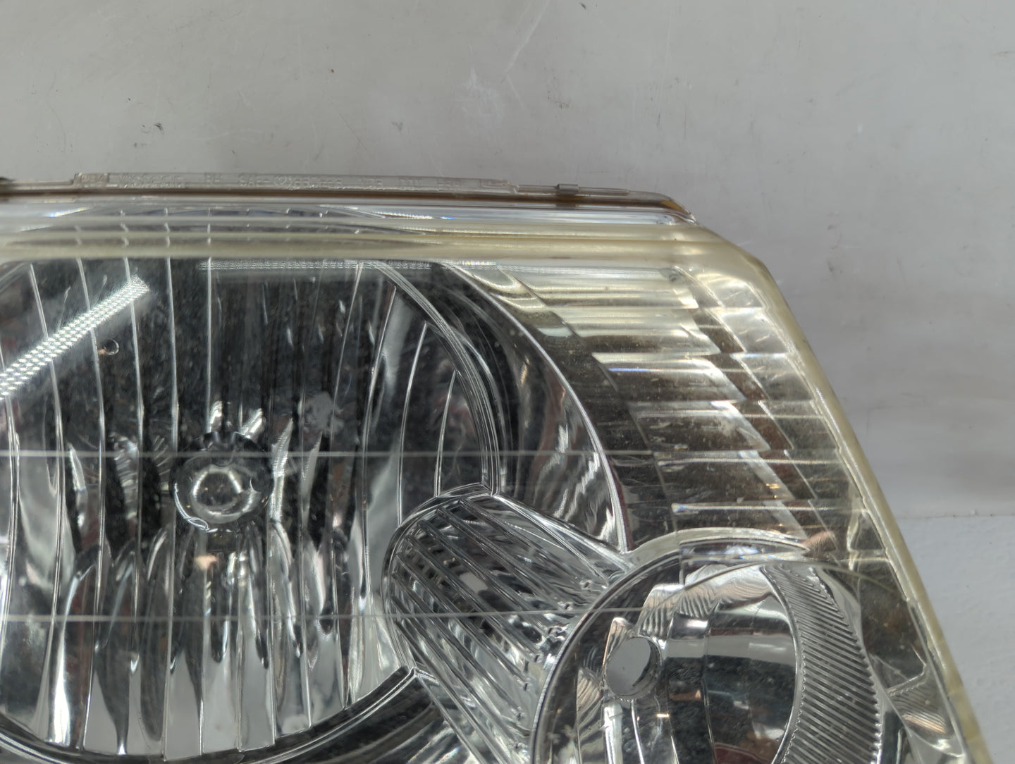 2002-2005 Ford Explorer Passenger Right Oem Head Light Headlight Lamp - Oemusedautoparts1.com