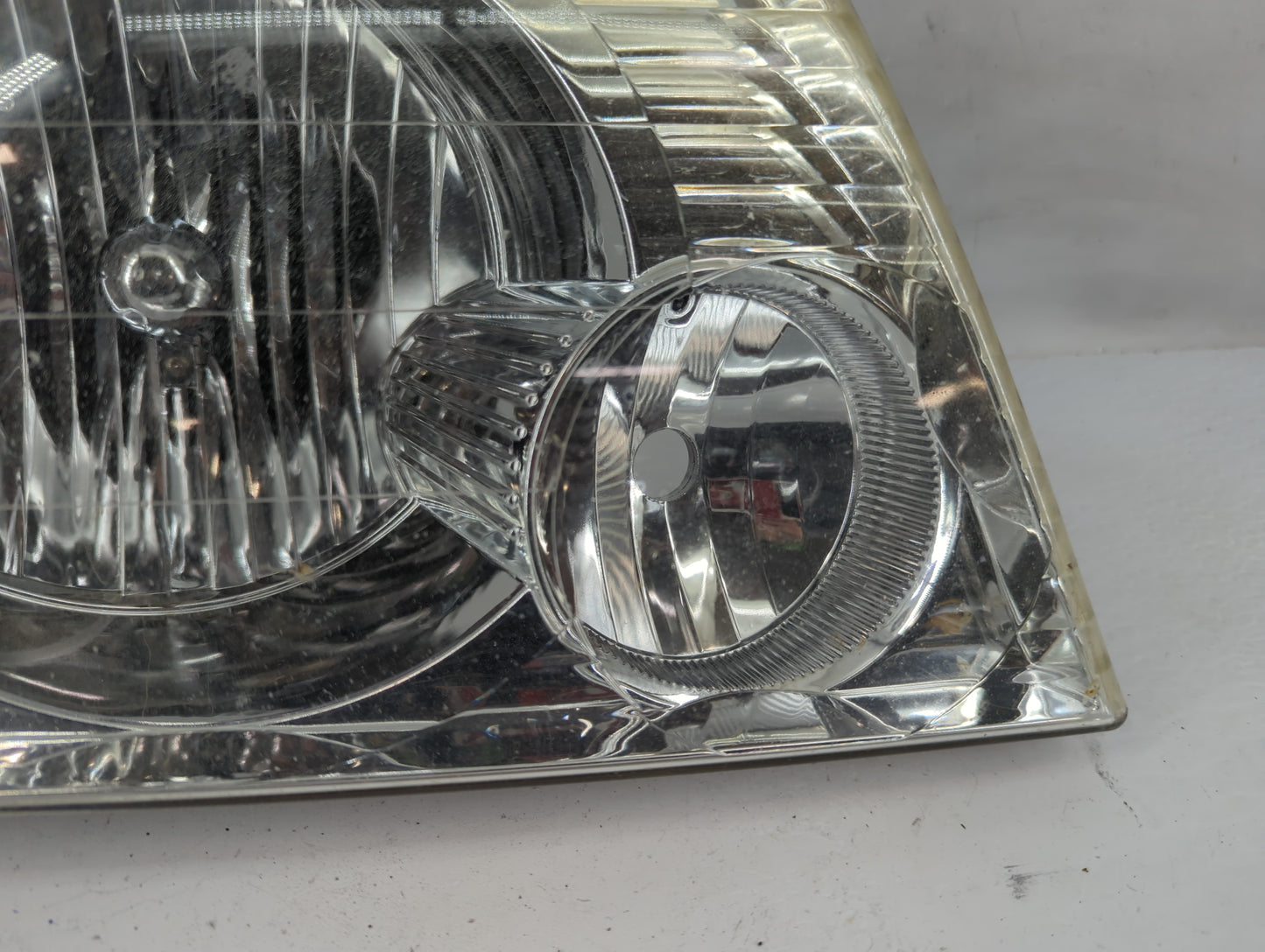 2002-2005 Ford Explorer Passenger Right Oem Head Light Headlight Lamp - Oemusedautoparts1.com