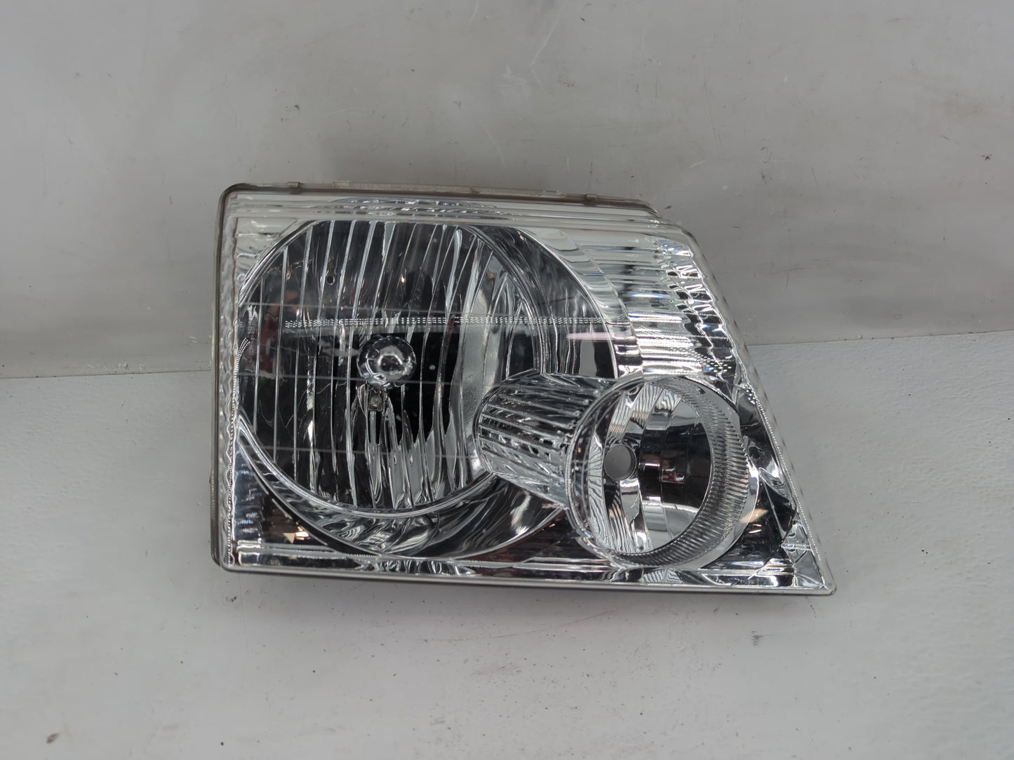 2002-2005 Ford Explorer Passenger Right Oem Head Light Headlight Lamp - Oemusedautoparts1.com
